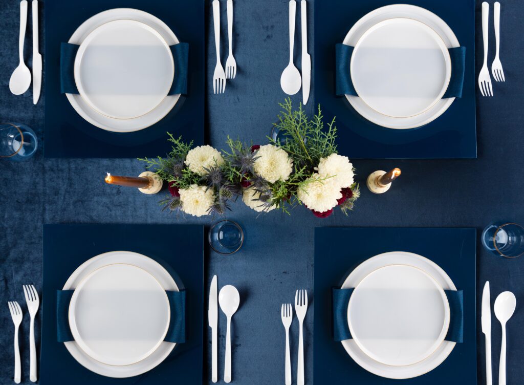 Pearl and Gold Rim Round Plastic Plates (10 Pack) - Sharp