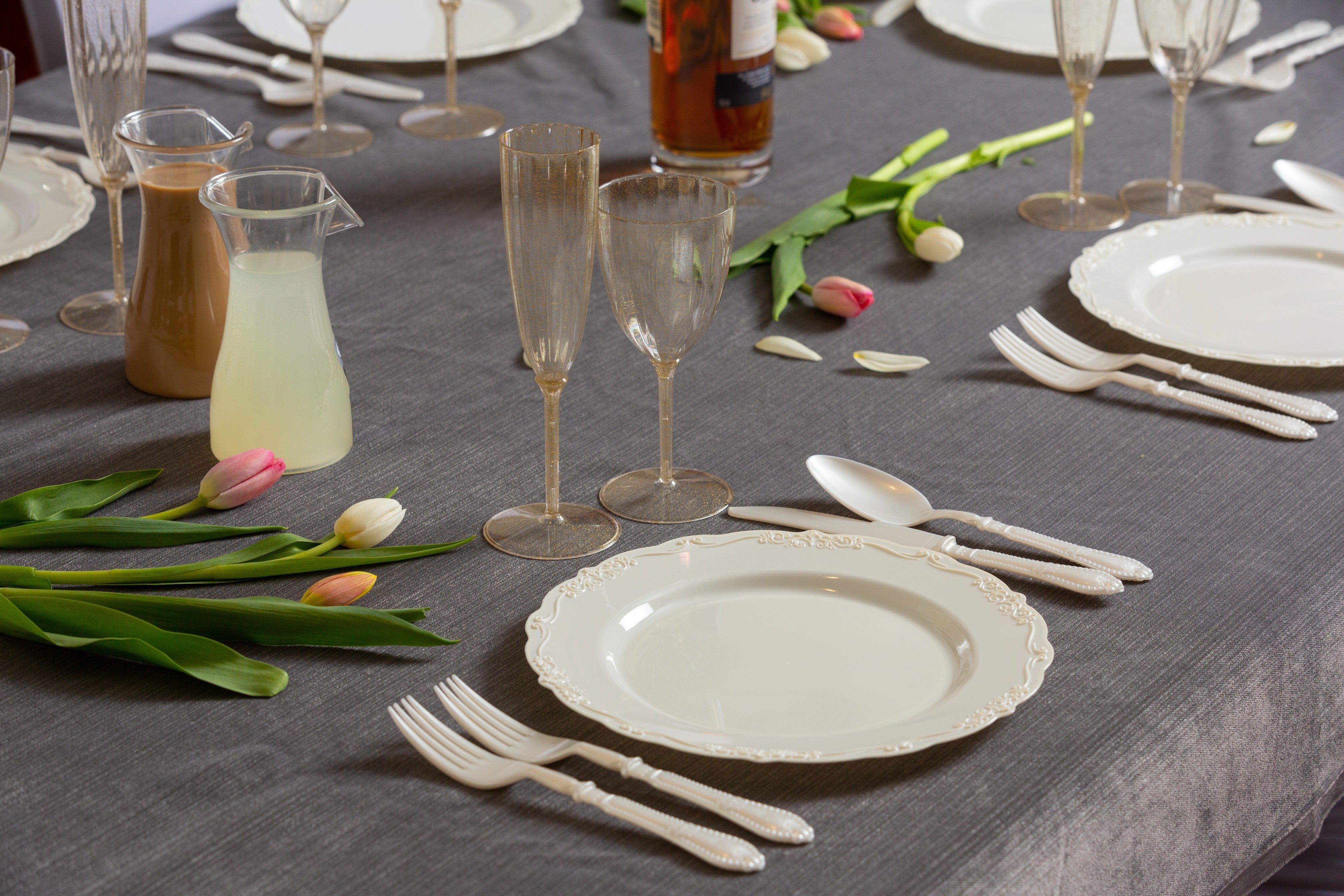 Cream Round Plastic Dinner Plates - Vintage